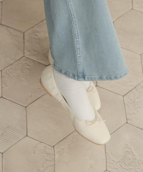 URBAN RESEARCH DOORS(アーバンリサーチドアーズ)の「柔らかバレエシューズ(バレエシューズ・レディース・ブラック/ホワイト系その他・38/36/37)」の7枚目の写真