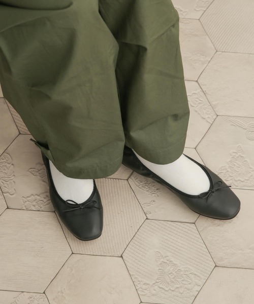 URBAN RESEARCH DOORS(アーバンリサーチドアーズ)の「柔らかバレエシューズ(バレエシューズ・レディース・ブラック/ホワイト系その他・38/36/37)」の9枚目の写真