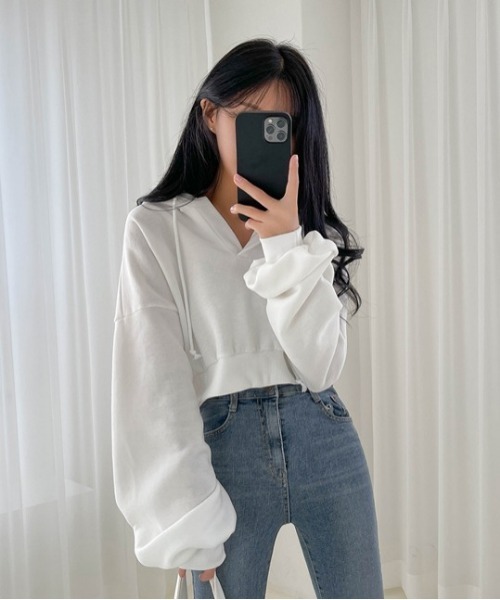 SONA（ソナ）の「SONYUNARA スキッパーネッククロップフーディ（パーカー・レディース・ブラック/ブラウン/アイボリー・FREE）」の4枚目の写真