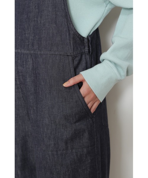 human woman（ヒューマンウーマン）の「◆デニムサロペット（サロペット/オーバーオール・レディース・ネイビー・MEDIUM）」の10枚目の写真