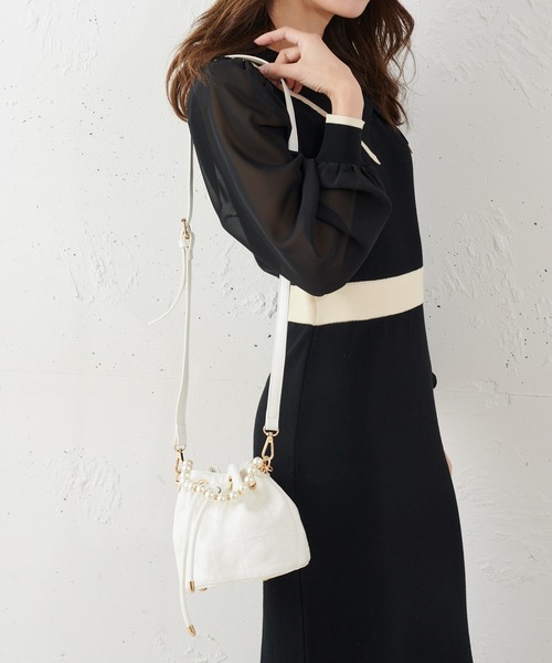 MIIA（ミーア）の「キルティングドローストリングBAG（ハンドバッグ・レディース・ブラック/オフホワイト・FREE）」の5枚目の写真