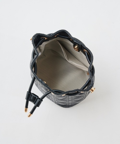 MIIA（ミーア）の「キルティングドローストリングBAG（ハンドバッグ・レディース・ブラック/オフホワイト・FREE）」の8枚目の写真