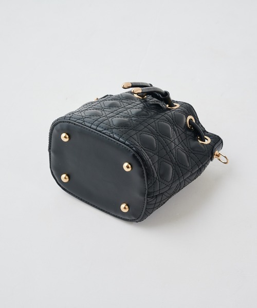 MIIA（ミーア）の「キルティングドローストリングBAG（ハンドバッグ・レディース・ブラック/オフホワイト・FREE）」の3枚目の写真