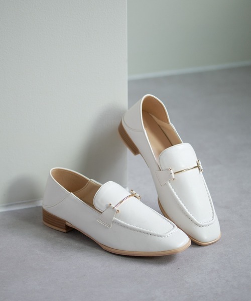 COLONY 2139(コロニートゥーワンスリーナイン)の「【マカロンFoot】メタルバーローファー(ローファー・レディース・ブラック/アイボリー・22.5cm/23.5cm/24.5cm)」の1枚目の写真