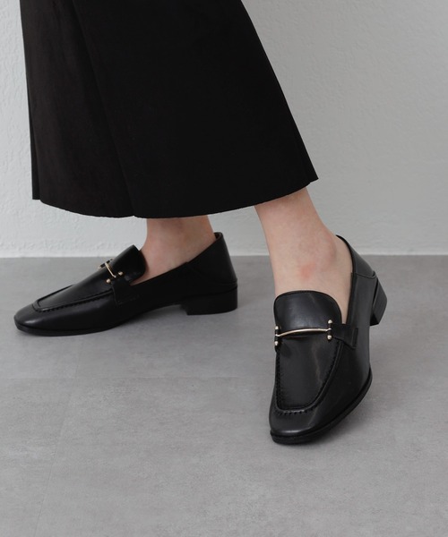 COLONY 2139(コロニートゥーワンスリーナイン)の「【マカロンFoot】メタルバーローファー(ローファー・レディース・ブラック/アイボリー・22.5cm/23.5cm/24.5cm)」の2枚目の写真