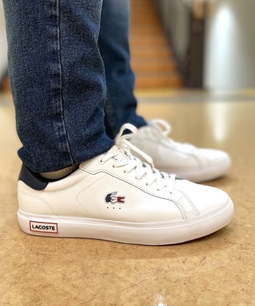 LACOSTE(ラコステ)の「LACOSTE/ラコステ スニーカー POWERCOURT TRI 1/パワーズコート TRI 1 カジュアル スニーカー SM00343(スニーカー・メンズ・ホワイト×レッド・26.5cm/27.0cm/25.5cm/26.0cm/28.0cm)」の4枚目の写真