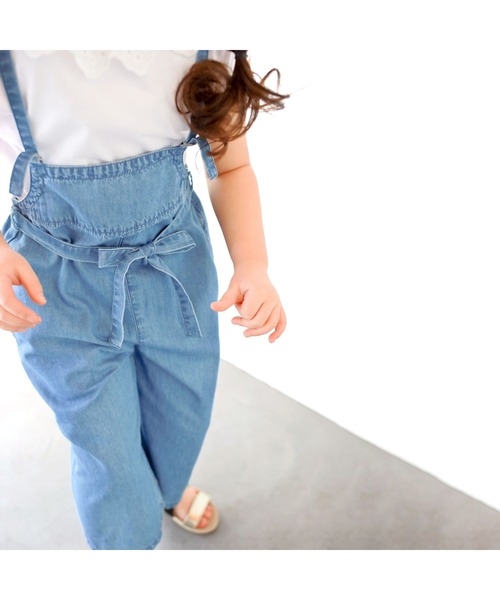 L.COPECK(エルコペック)の「ライトデニムサロペットワイドパンツ(デニムパンツ・キッズ・ブルー系その他/ブルー・100cm/140cm/120cm/110cm/130cm)」の13枚目の写真