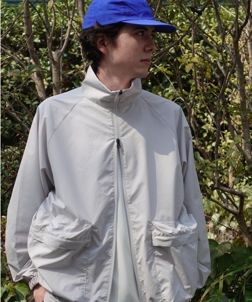 DESCENTE PAUSE（デサントポーズ）の「【デサントPAUSE】スタンドカラージップアップブルゾン / STAND COLLAR ZIP UP BLOUSON　ビンテージライク　耐久撥水（ブルゾン・メンズ・ベージュ/グレー/ブラック/ライトグレー・X-LARGE/LARGE/SMALL/MEDIUM）」の6枚目の写真