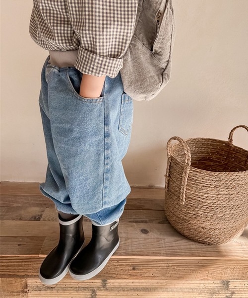 aimoha（アイモハ）の「aimoha-KIDS- ウォッシュデニム裾リブ絞りパンツ（スラックス・キッズ・ブラック/ブルー・100/80/110/90/120/130）」の14枚目の写真