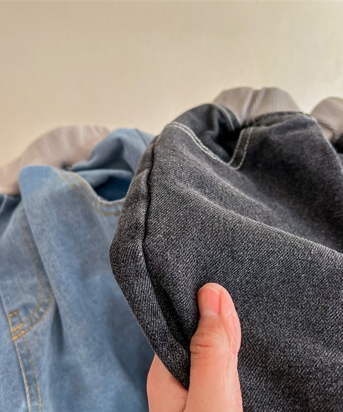 aimoha（アイモハ）の「aimoha-KIDS- ウォッシュデニム裾リブ絞りパンツ（スラックス・キッズ・ブラック/ブルー・100/80/110/90/120/130）」の3枚目の写真