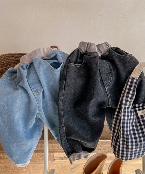 aimoha（アイモハ）の「aimoha-KIDS- ウォッシュデニム裾リブ絞りパンツ（スラックス・キッズ・ブラック/ブルー・100/80/110/90/120/130）」の4枚目の写真