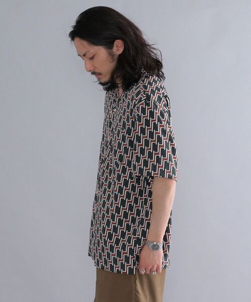 SHIPS(シップス)の「*SHIPS: ジオメトリック / ドット 総柄 リラックスフィット オープンカラー シャツ(シャツ/ブラウス・メンズ・ブラック/ブラウン/イエロー・SMALL/MEDIUM/LARGE)」の15枚目の写真