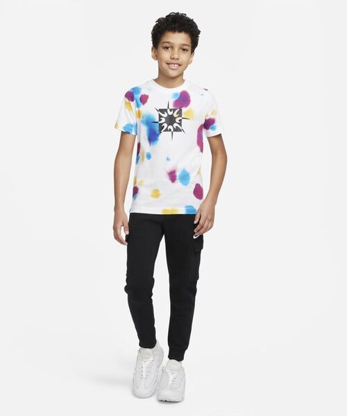 NIKE（ナイキ）の「ナイキ スポーツウェア ジュニア Tシャツ / Nike Sportswear Big Kids' T-Shirt（Tシャツ/カットソー・キッズ・ホワイト・M/L/XL/XS/S）」の2枚目の写真