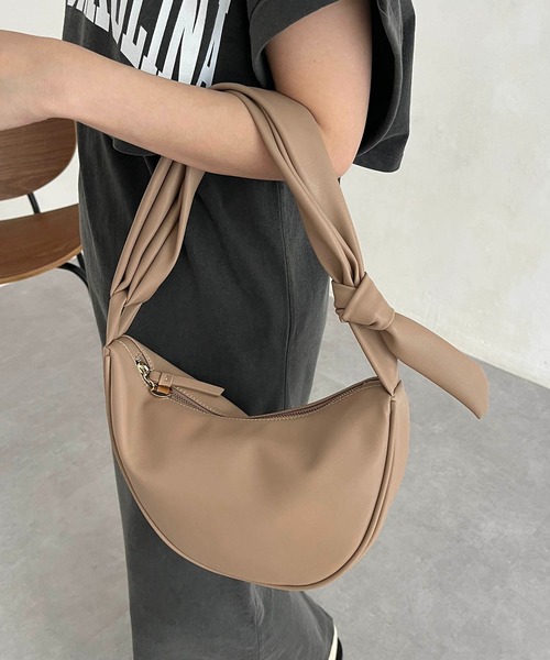 CAPRICIEUX LE'MAGE（カプリシューレマージュ）の「ソフトムーンショルダーバッグ（ショルダーバッグ・レディース・ベージュ/アイボリー/ブラック・FREE）」の5枚目の写真