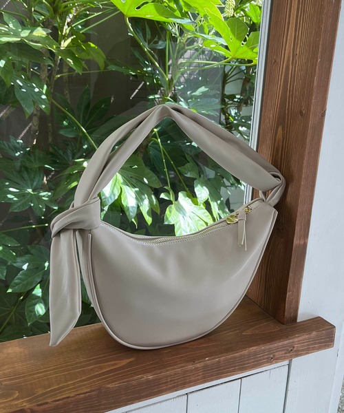 CAPRICIEUX LE'MAGE（カプリシューレマージュ）の「ソフトムーンショルダーバッグ（ショルダーバッグ・レディース・ベージュ/アイボリー/ブラック・FREE）」の7枚目の写真