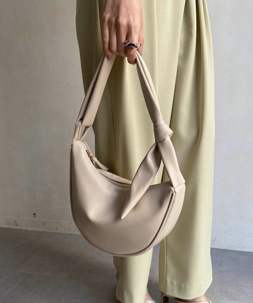 CAPRICIEUX LE'MAGE（カプリシューレマージュ）の「ソフトムーンショルダーバッグ（ショルダーバッグ・レディース・ベージュ/アイボリー/ブラック・FREE）」の8枚目の写真