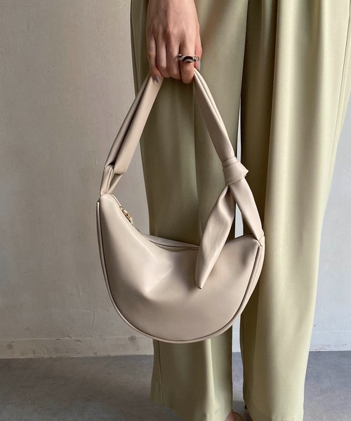 CAPRICIEUX LE'MAGE（カプリシューレマージュ）の「ソフトムーンショルダーバッグ（ショルダーバッグ・レディース・ベージュ/アイボリー/ブラック・FREE）」の9枚目の写真