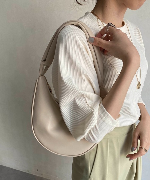 CAPRICIEUX LE'MAGE（カプリシューレマージュ）の「ソフトムーンショルダーバッグ（ショルダーバッグ・レディース・ベージュ/アイボリー/ブラック・FREE）」の10枚目の写真