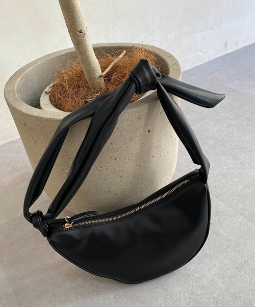 CAPRICIEUX LE'MAGE（カプリシューレマージュ）の「ソフトムーンショルダーバッグ（ショルダーバッグ・レディース・ベージュ/アイボリー/ブラック・FREE）」の11枚目の写真