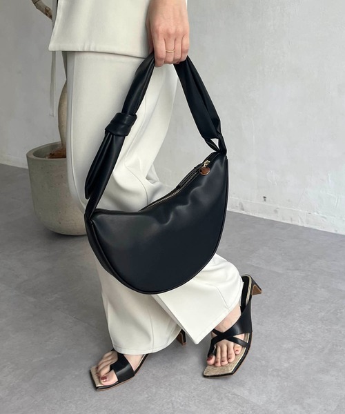 CAPRICIEUX LE'MAGE（カプリシューレマージュ）の「ソフトムーンショルダーバッグ（ショルダーバッグ・レディース・ベージュ/アイボリー/ブラック・FREE）」の12枚目の写真