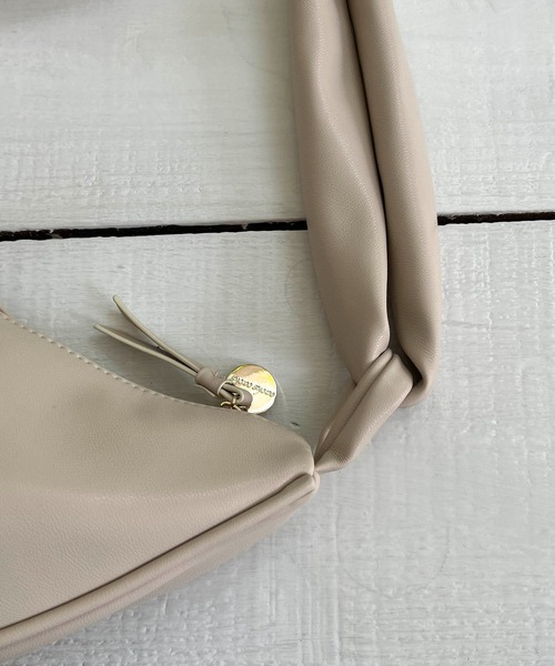 CAPRICIEUX LE'MAGE（カプリシューレマージュ）の「ソフトムーンショルダーバッグ（ショルダーバッグ・レディース・ベージュ/アイボリー/ブラック・FREE）」の18枚目の写真