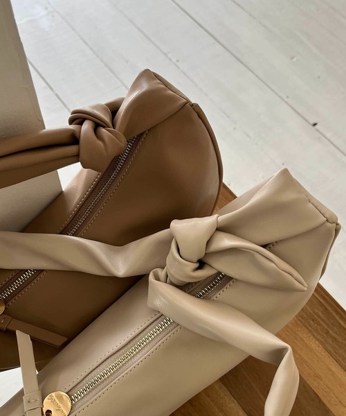 CAPRICIEUX LE'MAGE（カプリシューレマージュ）の「ソフトムーンショルダーバッグ（ショルダーバッグ・レディース・ベージュ/アイボリー/ブラック・FREE）」の19枚目の写真