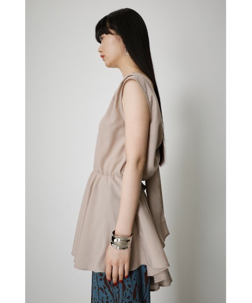 AZUL by moussy（アズールバイマウジー）の「BACK TIE PEPLUM BLOUSE/バックタイペプラムブラウス（タンクトップ・レディース・ブラック/ライトベージュ・MEDIUM/SMALL）」の9枚目の写真