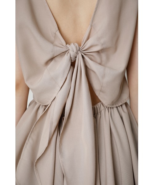 AZUL by moussy（アズールバイマウジー）の「BACK TIE PEPLUM BLOUSE/バックタイペプラムブラウス（タンクトップ・レディース・ブラック/ライトベージュ・MEDIUM/SMALL）」の6枚目の写真