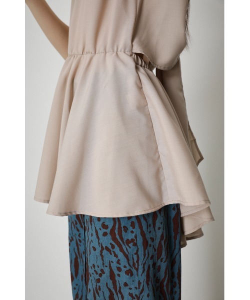 AZUL by moussy（アズールバイマウジー）の「BACK TIE PEPLUM BLOUSE/バックタイペプラムブラウス（タンクトップ・レディース・ブラック/ライトベージュ・MEDIUM/SMALL）」の5枚目の写真