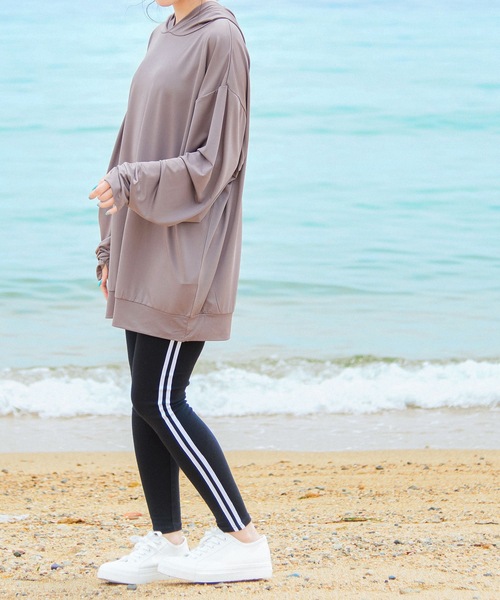 Fashion Letter（ファッションレター）の「ユニセックスuvカットラッシュプルオーバー（ラッシュガード・レディース・ブラック/モカ/ネイビー・FREE）」の8枚目の写真