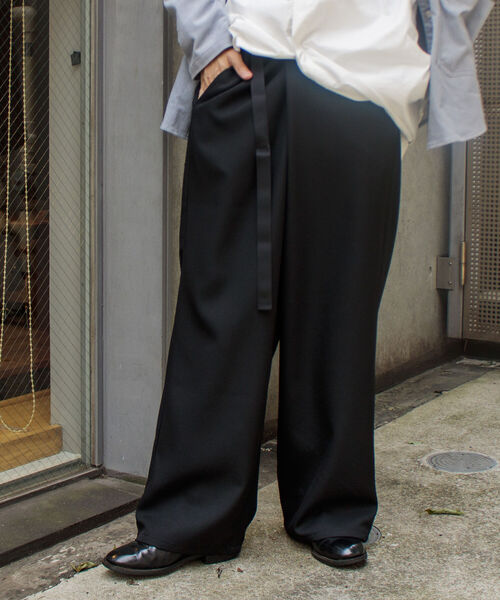GLOSTER（グロスター）の「【GLOSTER/グロスター】ベルト付き ラップワイドパンツ（その他パンツ・メンズ・ブラック・M/L）」の2枚目の写真