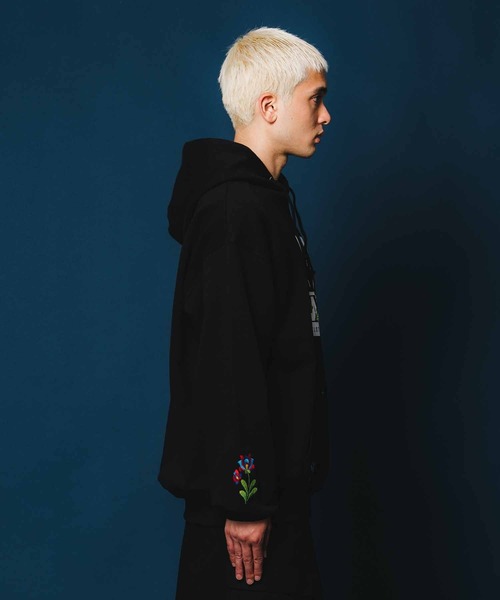 XLARGE ネイビー パーカー　フラワー XLARGE（エクストララージ）の「FLOWER OG PULLOVER HOODED
