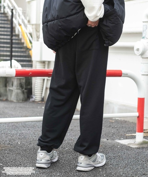 PLAYBOY(プレイボーイ)の「∴WEGO/【セットアップ対応商品】別注 PLAYBOY BIGロゴスウェットパンツ(スウェットパンツ・メンズ・ブラック/杢グレー・MEDIUM/LARGE)」の4枚目の写真