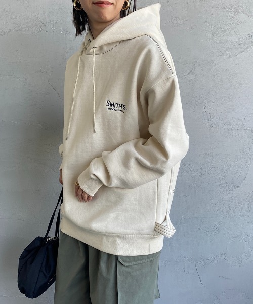 SMITH'S（スミス）の「【CLASSY. 3月号掲載】[SMITH'S/スミス] 別注 ペインターバックポケット スウェットパーカー（パーカー・レディース・グリーン/ナチュラル/ブラック・M/S/L）」の3枚目の写真
