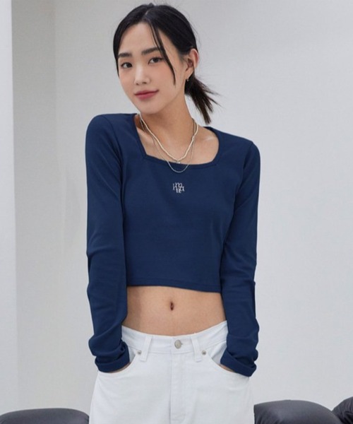 muahmuah（ムーアムーア）の「A'GEM/9 × .kom『muah muah/ムーアムーア』SQUARE NECK CROP LONG SLEEVE/スクエアネッククロップド丈 ロングスリーブカットソー（Tシャツ/カットソー・レディース・ホワイト/ブラック/ブルー/ネイビー/グレー・FREE）」の4枚目の写真