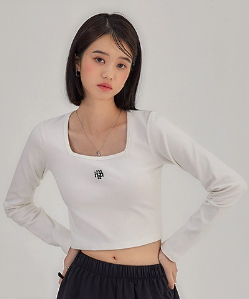 A'GEM/9 × .kom『muah muah/ムーアムーア』SQUARE NECK CROP