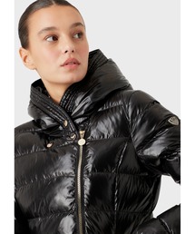 EMPORIO ARMANI EA7（エンポリオアルマーニイーエーセブン）の「【エンポリオ アルマーニ EA7】Winter Jackets フード付きパファージャケット 中綿入り（ダウンジャケット/コート・レディース）」