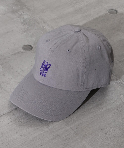 The Endless Summer（エンドレスサマー）の「TES BUHI EMB LOW CAP / キャップ（キャップ・メンズ・ベージュ/ライトグレー/A/チャコール/サックスブルー/パープル/ブラック/ネイビー/オリーブ/ブルー/サーモンピンク/ダークオレンジ・FREE）」の3枚目の写真