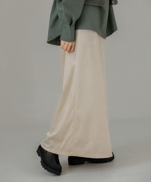 KBF（ケイビーエフ）の「ベロアセミフレアスカート（スカート・レディース・ライトベージュ/ブルー/ブラック・ONE）」の4枚目の写真