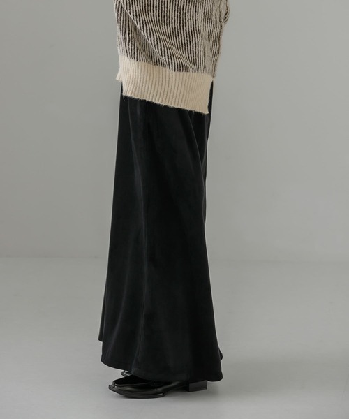 KBF（ケイビーエフ）の「ベロアセミフレアスカート（スカート・レディース・ライトベージュ/ブルー/ブラック・ONE）」の10枚目の写真