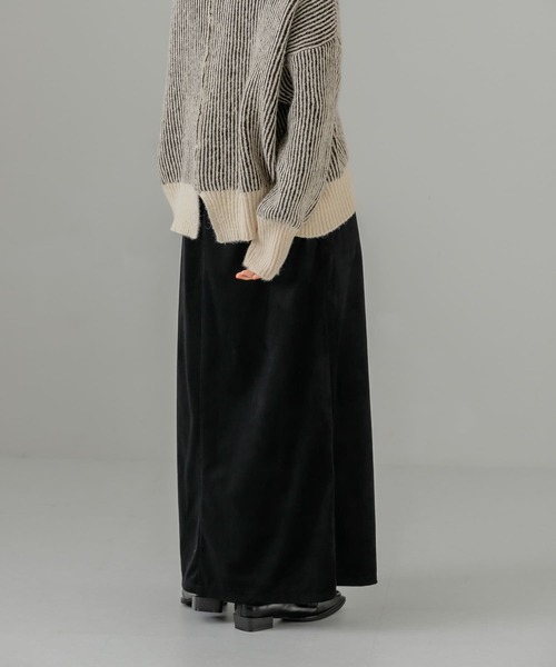 KBF（ケイビーエフ）の「ベロアセミフレアスカート（スカート・レディース・ライトベージュ/ブルー/ブラック・ONE）」の12枚目の写真