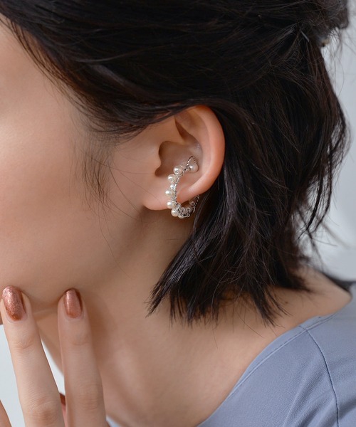 Kana（カナ）の「パール アーチ ゴールド シルバー 結婚式 お呼ばれ イヤーカフ（イヤーカフ・レディース・シルバー/ゴールド・フリー）」の2枚目の写真