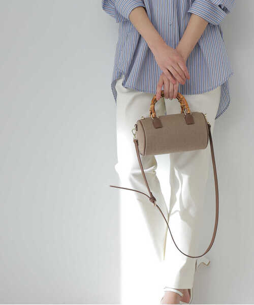 NATURAL BEAUTY BASIC(ナチュラルビューティーベーシック)の「【Oggi掲載】バンブーロールボストン(ショルダーバッグ・レディース・ブラウン/オフホワイト・フリ-)」の1枚目の写真