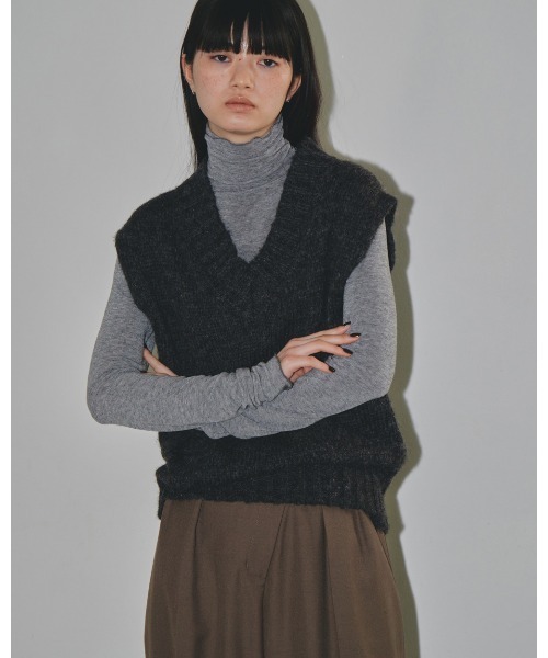 TODAYFUL（トゥデイフル）の「Soft Turtleneck Tops（Tシャツ/カットソー・レディース・ブラック/グレー/グリーン/ブルー系その他/バーガンディー/キナリ・FREE）」の7枚目の写真