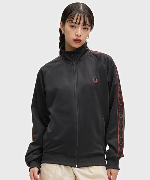 FRED PERRY(フレッドペリー)の「Contrast Tape Track Jacket/フレッドペリートラックジャケット(ジャージ・レディース・ネイビー/グレー/グレイッシュブルー/ブラウン/ネイビー系/ホワイト/ブラック/ホワイト系その他/カーキ/モカ/ブラック系その他/チャコールグレー/オフホワイト/グレー系その他/ブラウン系その他/ブラック系その他2/サックスブルー/シアン/モスグリーン/オートミール/ブラック系その他3/ネイビー系1/ネイビー系2/ベージュ/ライトオリーブ/ブラック系その他4/ホワイト系その他2/ネイビー系3/ブルー/ホワイト系その他3/ライトグリーン/ブラック×ゴールド/ダークネイビー/マルーン/ダークブルー/ライトベージュ/ベージュ系その他/グリーン系その他/プラム/ブラック系その他5/ブラウン系その他2/ベージュ系その他2/ネイビー系4・L/S/XL/M)」の13枚目の写真