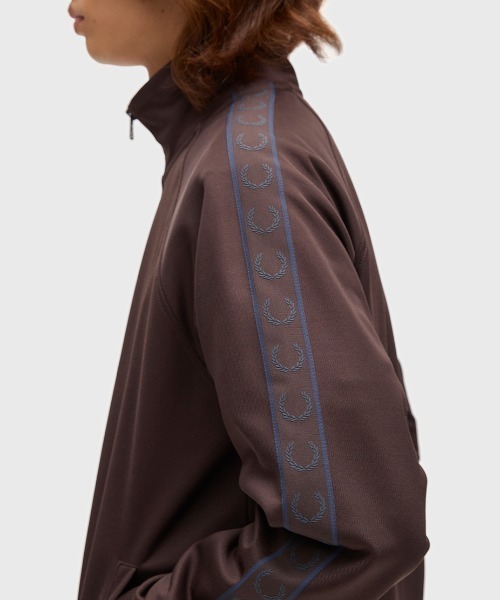 FRED PERRY(フレッドペリー)の「Contrast Tape Track Jacket/フレッドペリートラックジャケット(ジャージ・レディース・ネイビー/グレー/グレイッシュブルー/ブラウン/ネイビー系/ホワイト/ブラック/ホワイト系その他/カーキ/モカ/ブラック系その他/チャコールグレー/オフホワイト/グレー系その他/ブラウン系その他/ブラック系その他2/サックスブルー/シアン/モスグリーン/オートミール/ブラック系その他3/ネイビー系1/ネイビー系2/ベージュ/ライトオリーブ/ブラック系その他4/ホワイト系その他2/ネイビー系3/ブルー/ホワイト系その他3/ライトグリーン/ブラック×ゴールド/ダークネイビー/マルーン/ダークブルー/ライトベージュ/ベージュ系その他/グリーン系その他/プラム/ブラック系その他5/ブラウン系その他2/ベージュ系その他2/ネイビー系4・L/S/XL/M)」の1枚目の写真