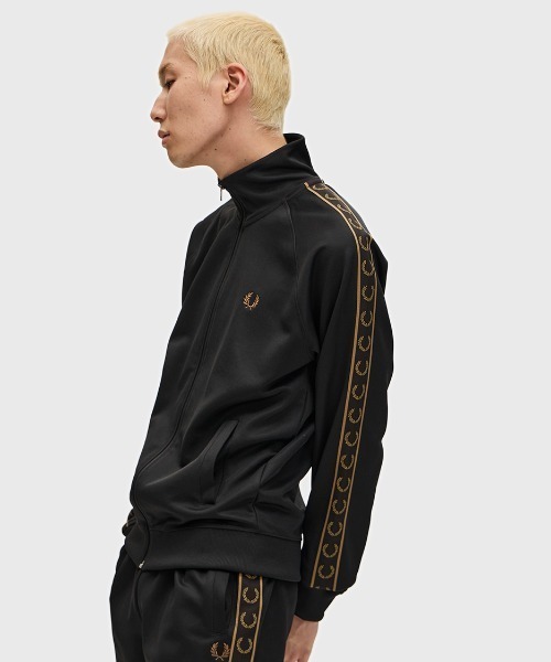 フレッドペリー　Contrast Tape Track Jacket ネイビー J5557_W75_V2_Q125_FLATFRONT.JPG