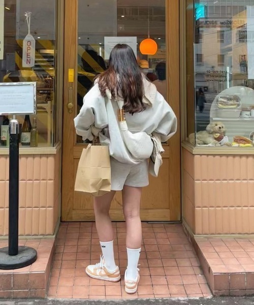 LAC-VERT（ラック・ヴェール）の「PARISロゴ刺繍スウェット（スウェット・レディース・ライトブルー/イエロー/ネイビー/ピンク/ライトグリーン/ライトグレー・FREE）」の16枚目の写真