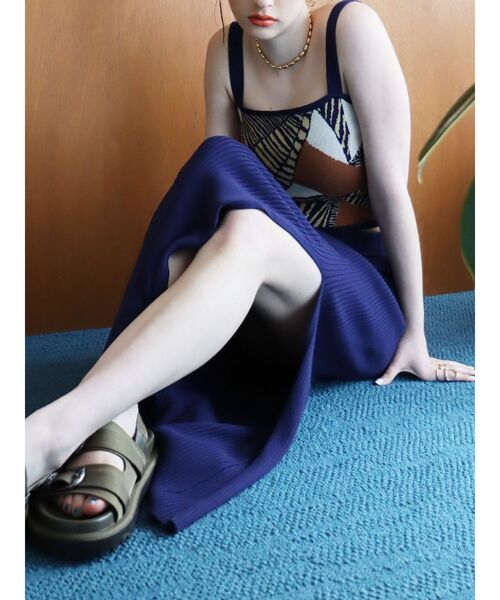 EVRIS（エヴリス）の「ディープスリットリブロングスカート【セットアップ着用可能】（スカート・レディース・ブラック/ネイビー/オレンジ・FREE）」の3枚目の写真