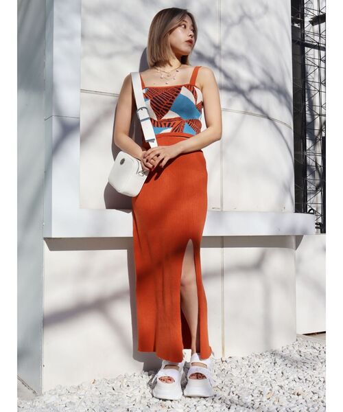 EVRIS（エヴリス）の「ディープスリットリブロングスカート【セットアップ着用可能】（スカート・レディース・ブラック/ネイビー/オレンジ・FREE）」の14枚目の写真